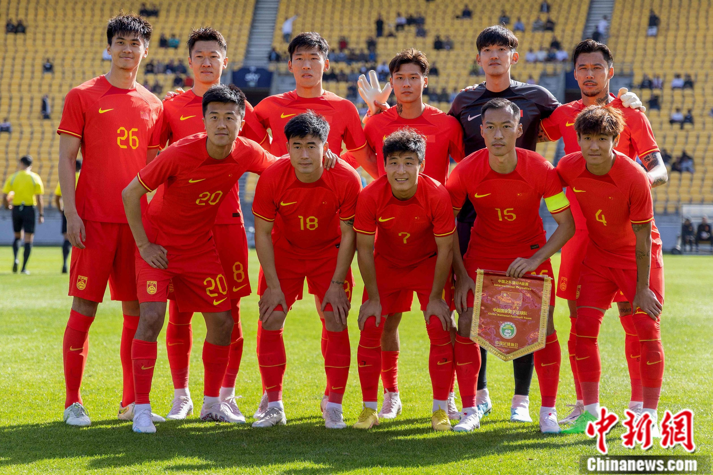 1比2不敌新西兰！新国足亮点有限仍需打磨，扬科