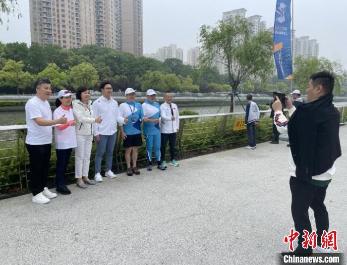 2023“半马苏河”上海赛艇城市精英赛在苏州河泸