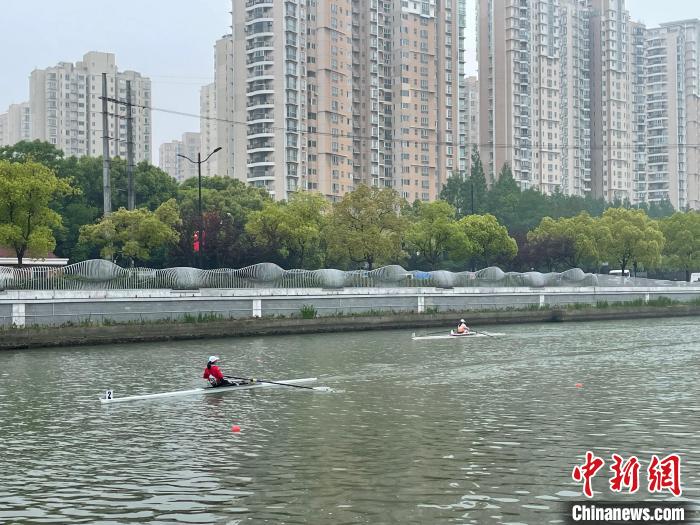 2023“半马苏河”上海赛艇城市精英赛在苏州河泸