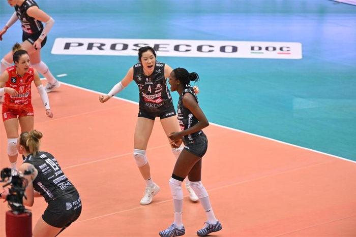 科内利亚诺主场遭泽仁体育逆转仍晋级欧冠四强