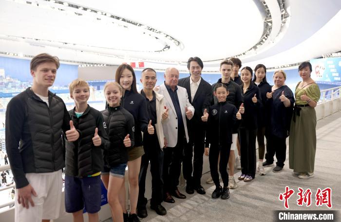 米申花样滑冰俱乐部与庞清佟健国际滑冰俱乐部