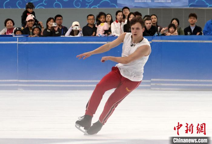 米申花样滑冰俱乐部与庞清佟健国际滑冰俱乐部