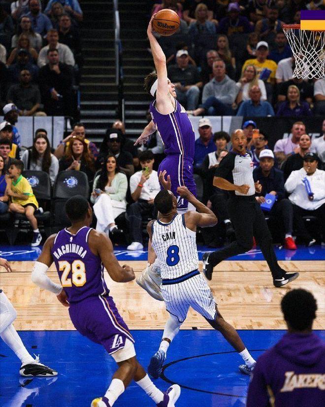 肯纳德压哨三分绝杀魔术 湖人九连胜詹姆斯里程