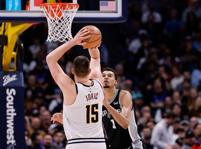 约基奇单场40分13助攻创历史 帮掘金加时逆转马刺