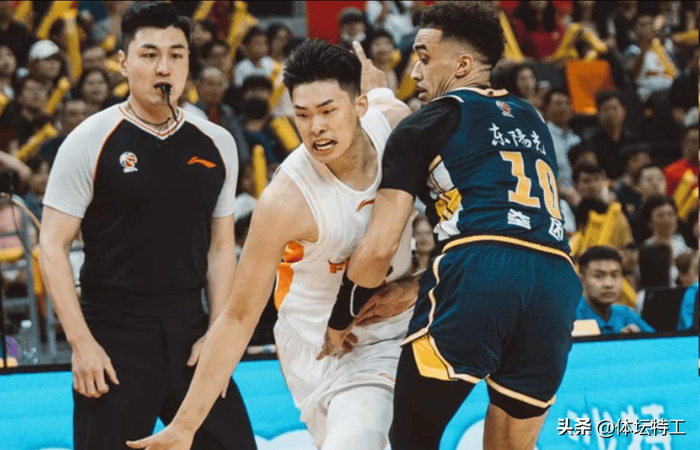 邹阳高效砍20+10掀翻广东 国家队锋线选择引争议
